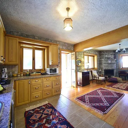 Casa Feronia Stone House ヒサルヌ