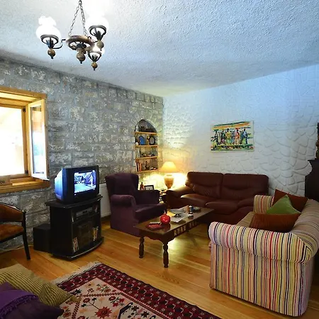 Casa Feronia Stone House ヒサルヌ